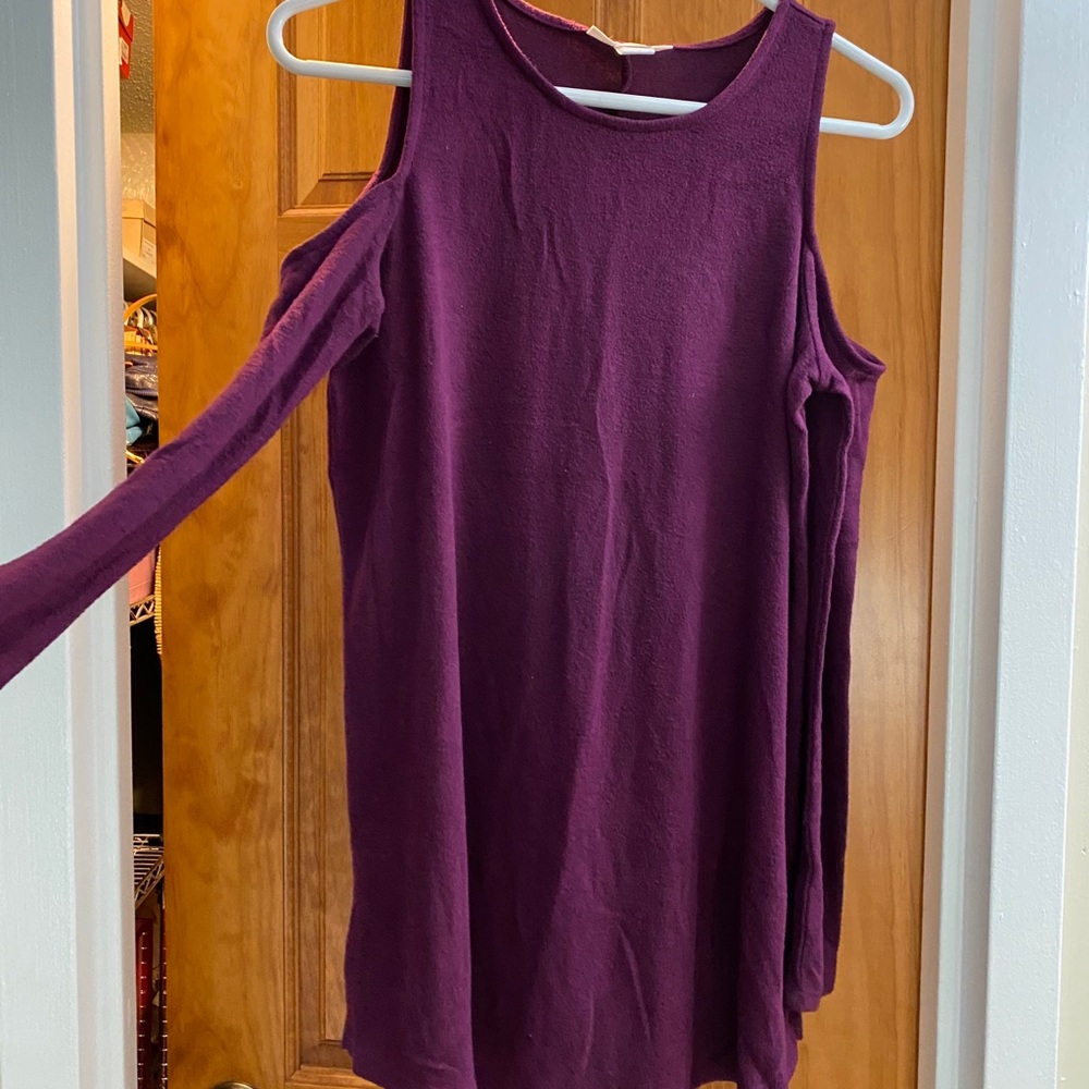 Cold shoulder sweater - Picture 2 of 3
